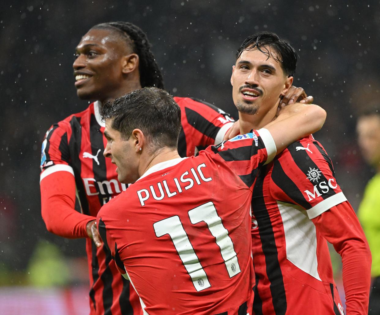 AC米兰客场险胜弗罗西诺内