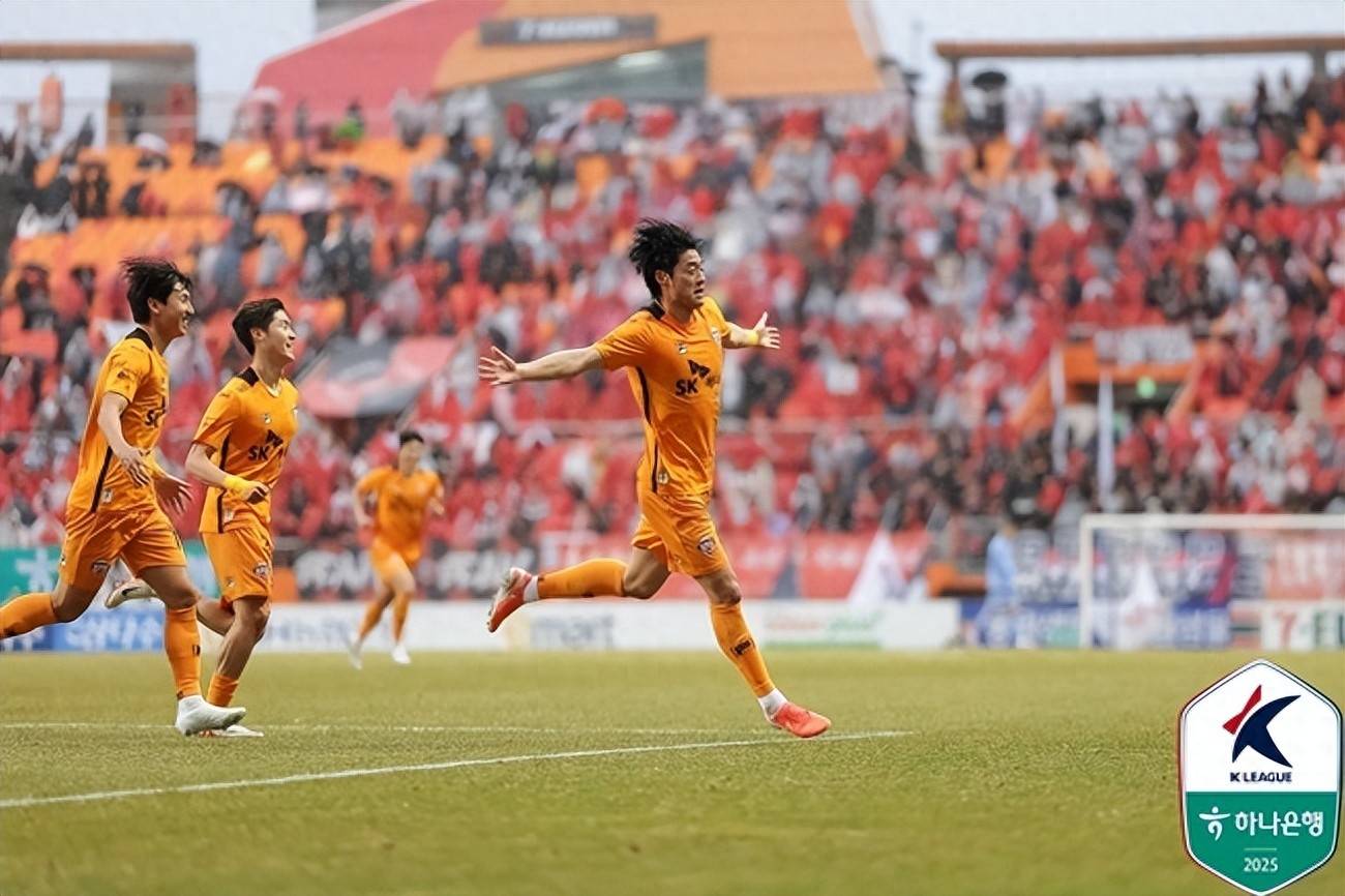 关于首尔FC主场大胜，晋级形势看好的信息