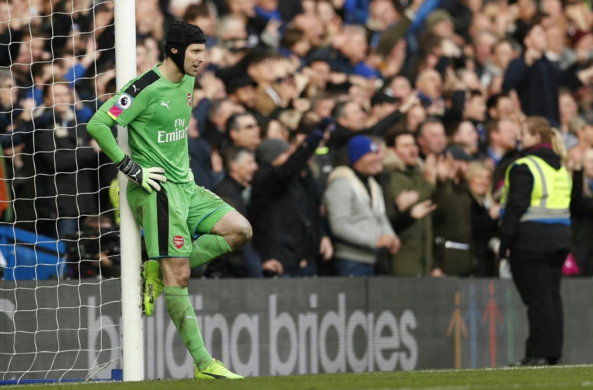 包含切尔西客场击败对手，保持不败纪录的词条