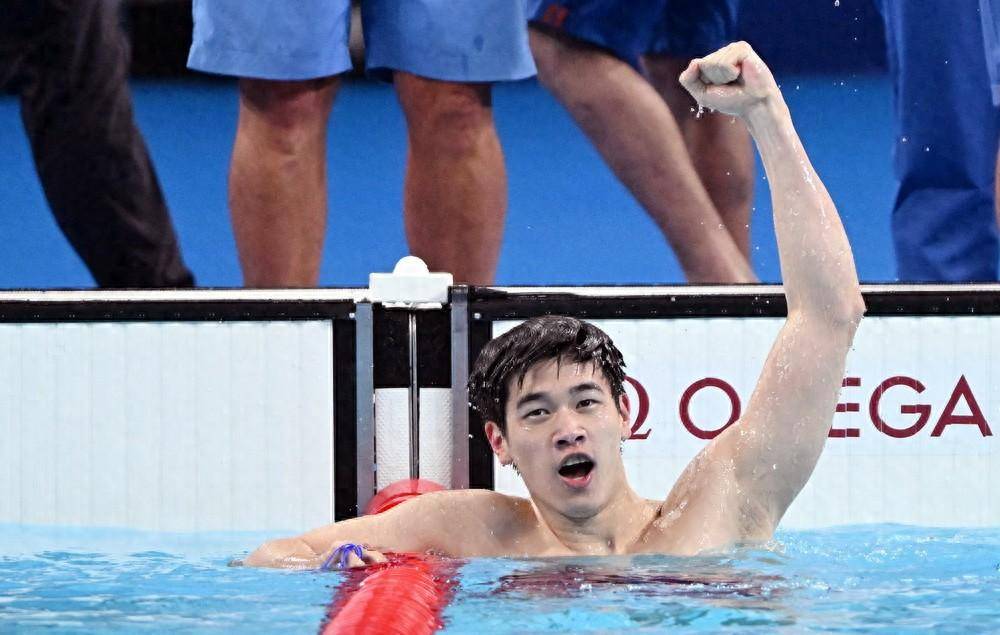 包含游泳比赛：中国选手劲夺金牌的词条