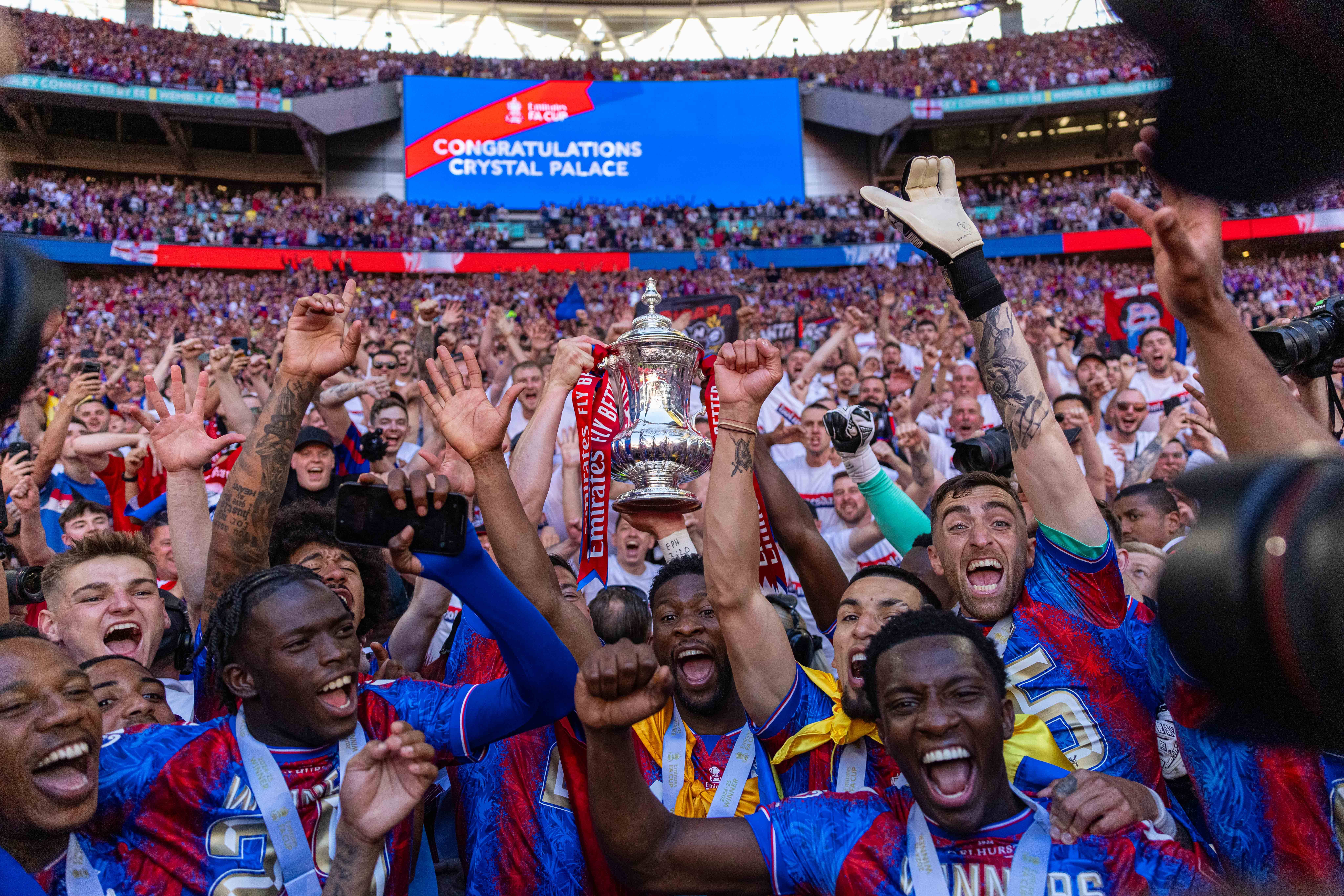 精彩绝伦的比赛，球队表现出色获胜