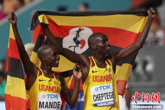 乌干达选手接力赛中独得金牌