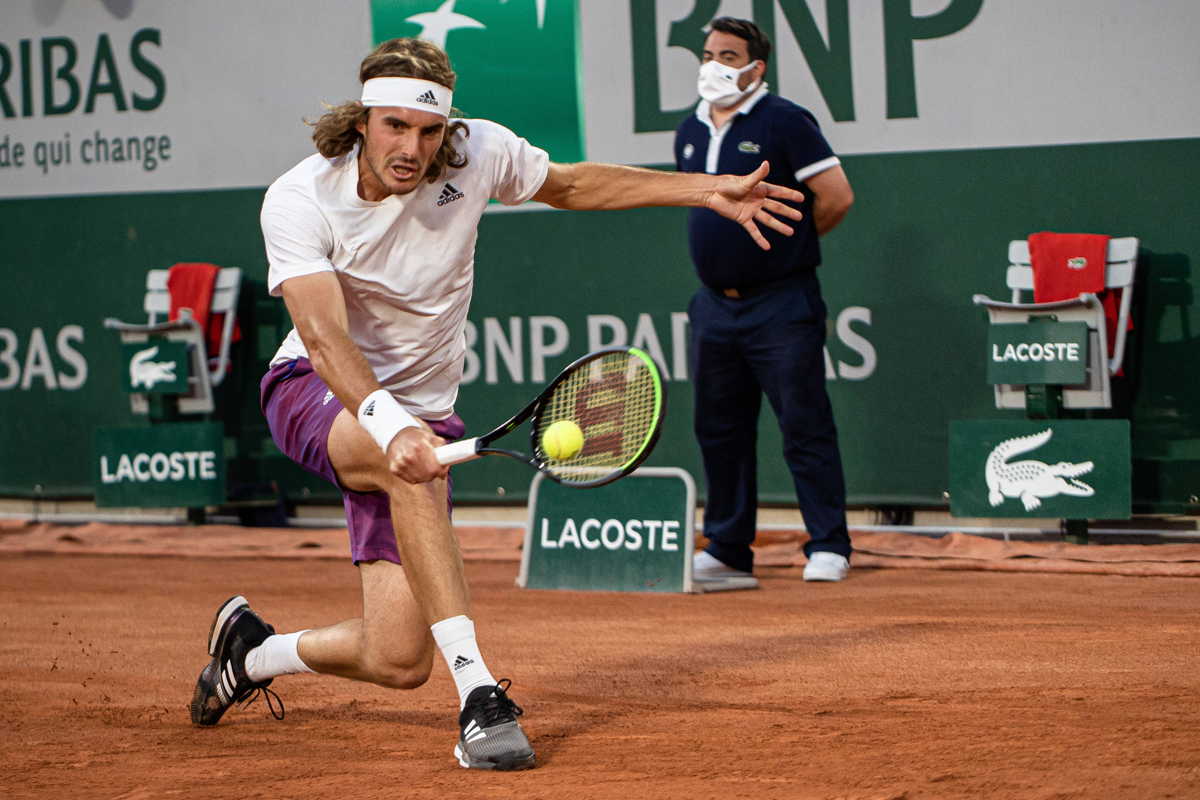 包含澳大利亚网球队力克法国网球队，西西帕斯完成帽子戏法的词条