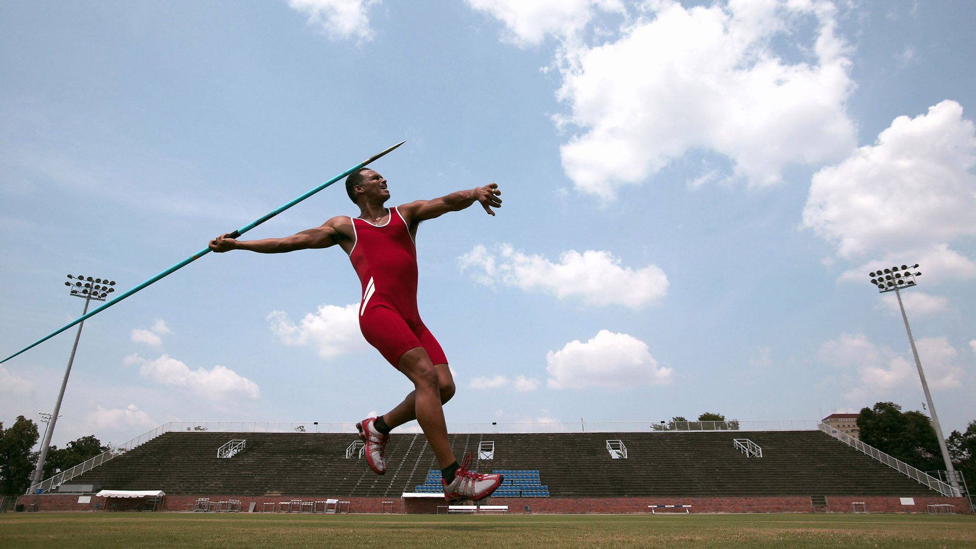 克瓦拉茨赫利亚点燃赛场，当洪都拉斯足球的野性遇上威尔士的坚韧